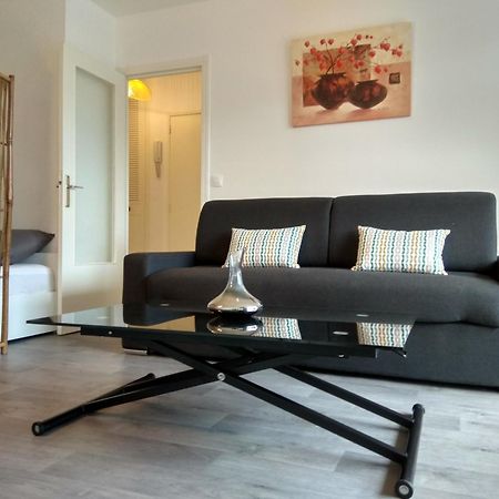 Budget Apart With Balcony And Great View Saint-Denis  Exteriér fotografie