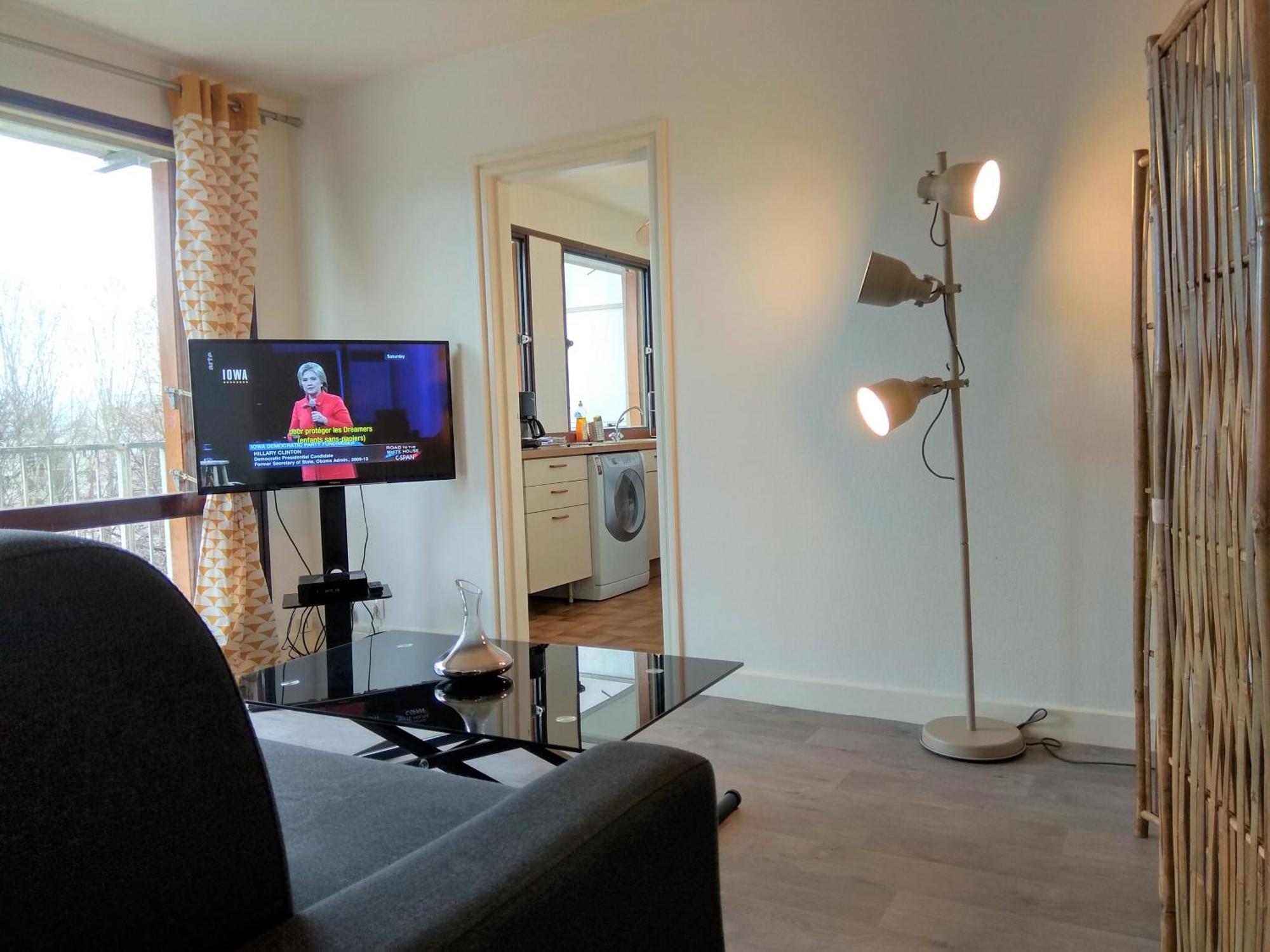 Budget Apart With Balcony And Great View Saint-Denis  Exteriér fotografie